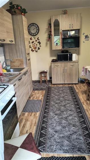 Apartament cu 3 camere decomandat, mobilat în Nicolina