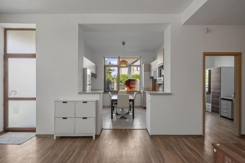 Apartament cu 3 camere decomandat, mobilat în Central