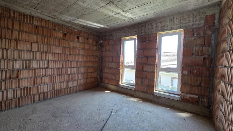 Duplex cu 5 camere cu Canalizare în Dumbrăvița