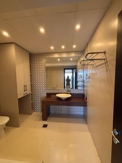 Apartament cu 2 camere semidecomandat în Văcăresti
