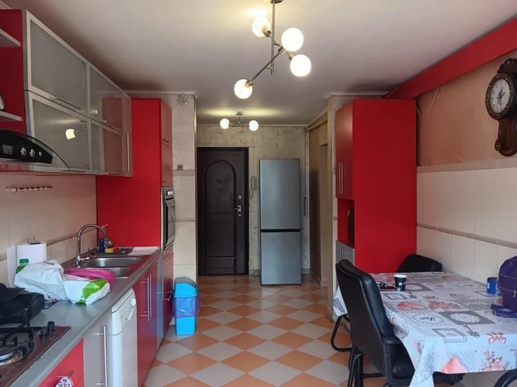 Apartament cu 3 camere decomandat, mobilat în Frumoasa