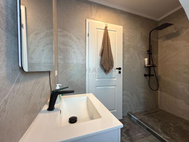 Casă individuală cu 4 camere cu Canalizare în Tunari
