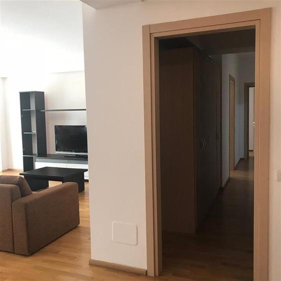 Apartament cu 4 camere decomandat în Herăstrău