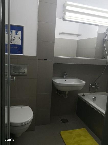 Apartament cu 3 camere semidecomandat în Gara de Nord