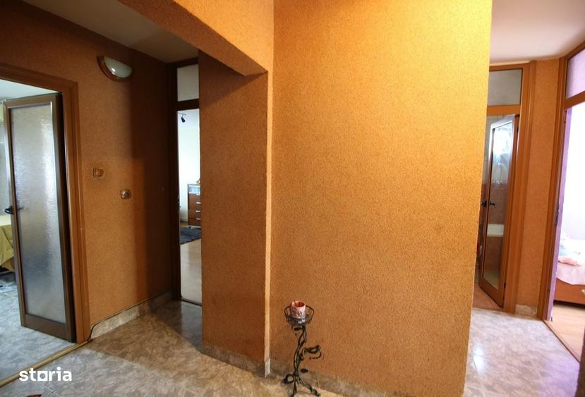 Apartament cu 3 camere decomandat în Mazepa 2