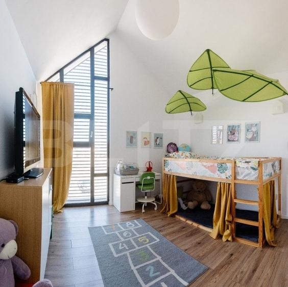 Casă individuală cu 5 camere cu Canalizare în Cetate