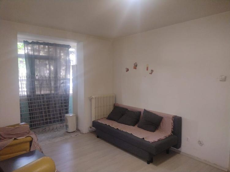 Apartament cu 2 camere semidecomandat în Basarabia