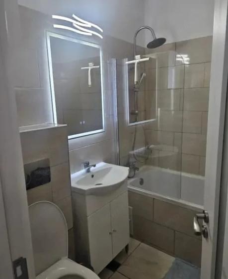 Apartament cu 2 camere semidecomandat în 1 Mai