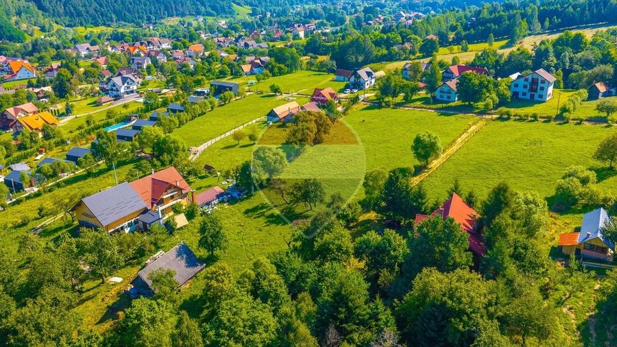 Teren Construcții intravilan de 1500 mp, în Moieciu