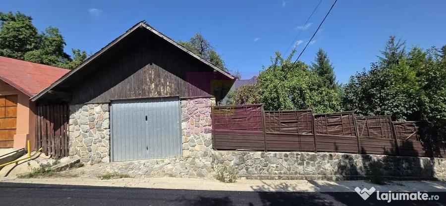 Casă cu 5 camere cu Teren 840 Mp în Central