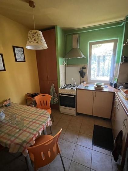 Apartament cu 3 camere semidecomandat, mobilat în Astra