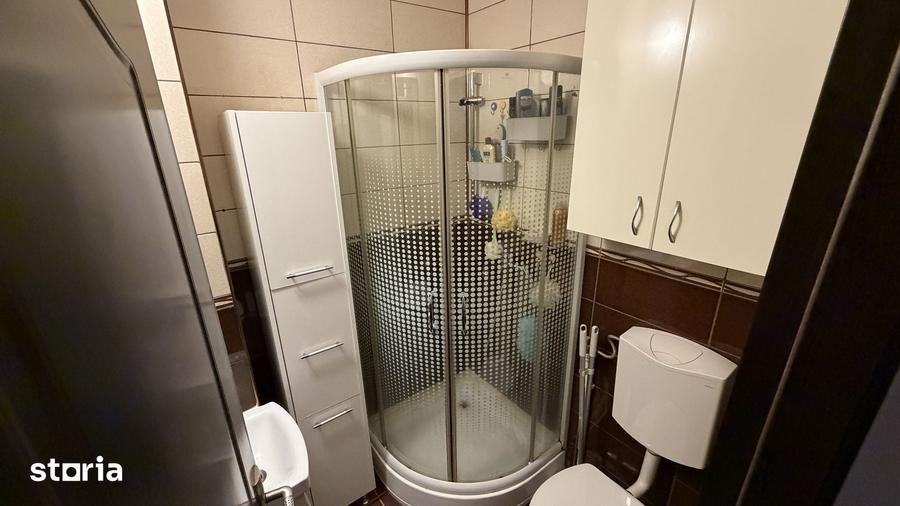 Apartament cu 3 camere decomandat în Vitan