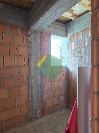 Duplex cu 3 camere cu Canalizare în Odăi