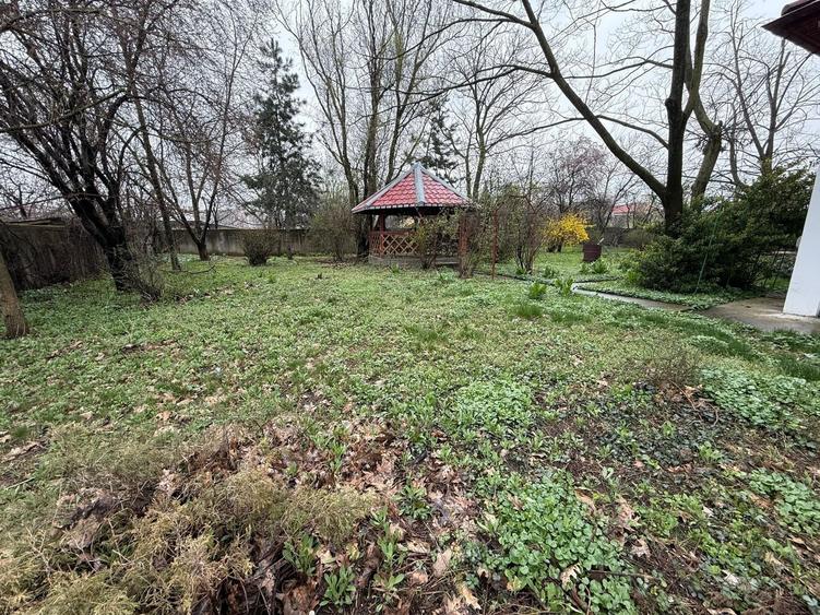 Casă individuală cu 8 camere cu Canalizare în Pipera