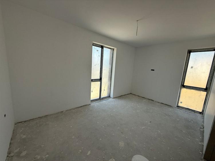 Apartament cu 2 camere decomandat în Girocului