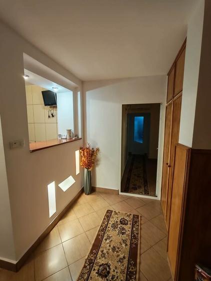 Apartament cu 3 camere decomandat în E3