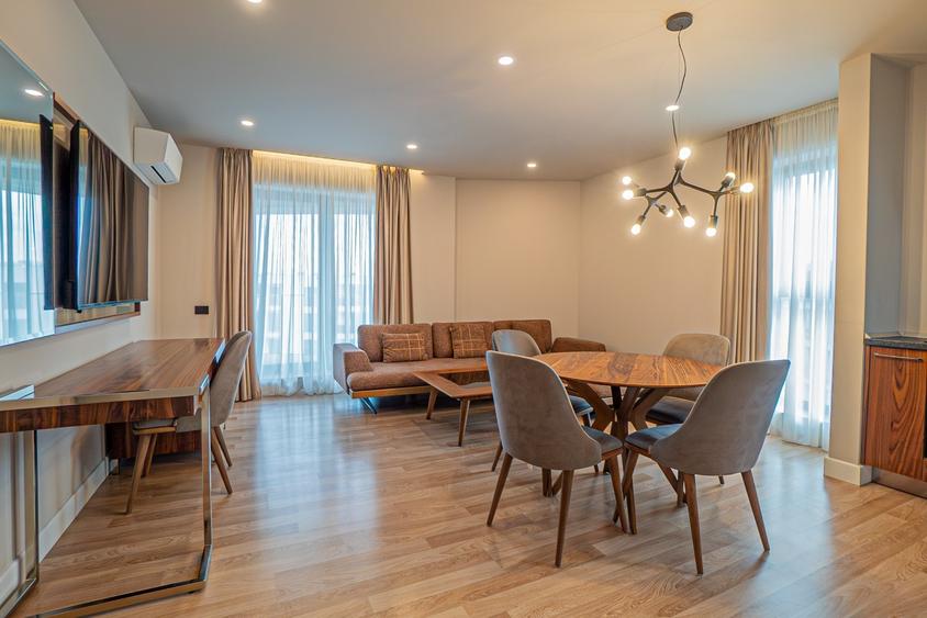 Apartament cu 3 camere, mobilat în Universitate