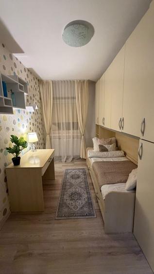Apartament cu 3 camere semidecomandat în Central