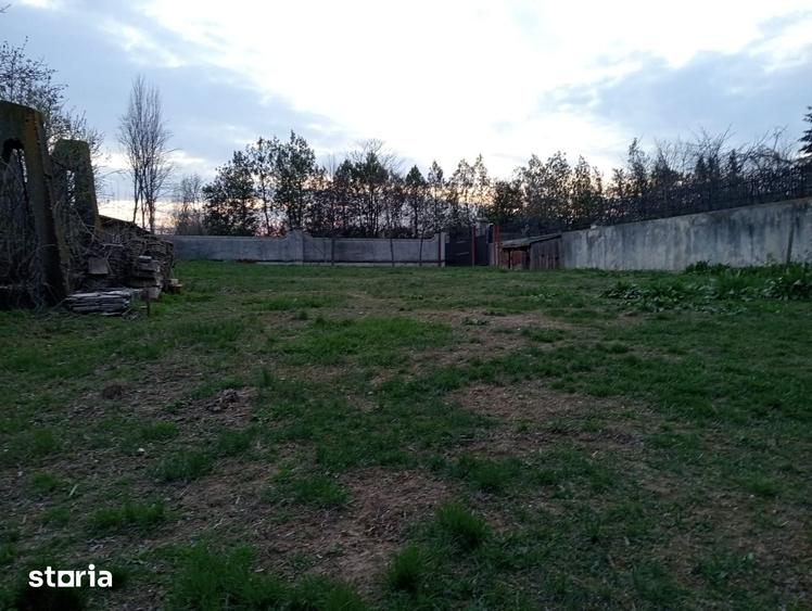 Teren de 2000 mp, în Dămăroaia
