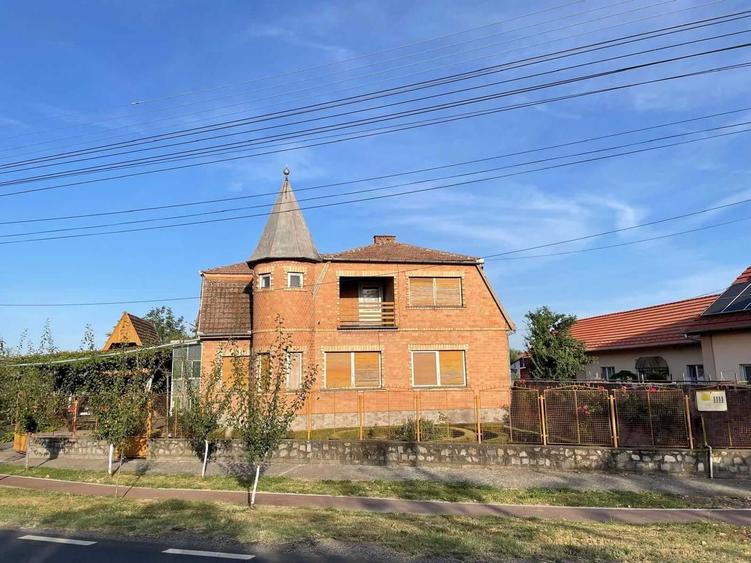 Casă cu 4 camere în Central