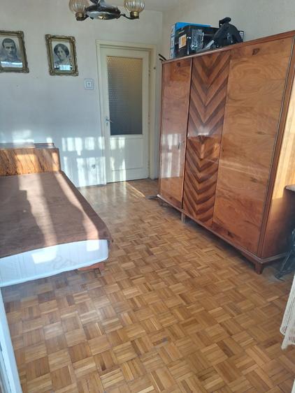 Apartament cu 3 camere semidecomandat în Giulești