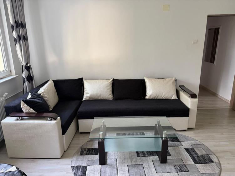 Apartament cu 3 camere semidecomandat în Banat