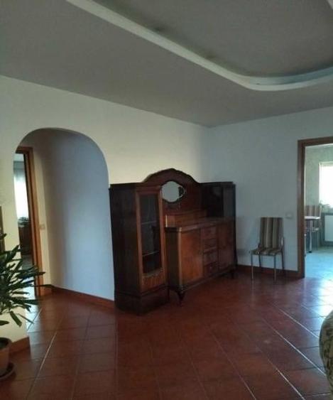 Apartament cu 3 camere semidecomandat, mobilat în Pantelimon