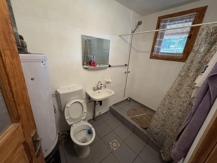 Casă individuală cu 4 camere cu Canalizare în Colibița