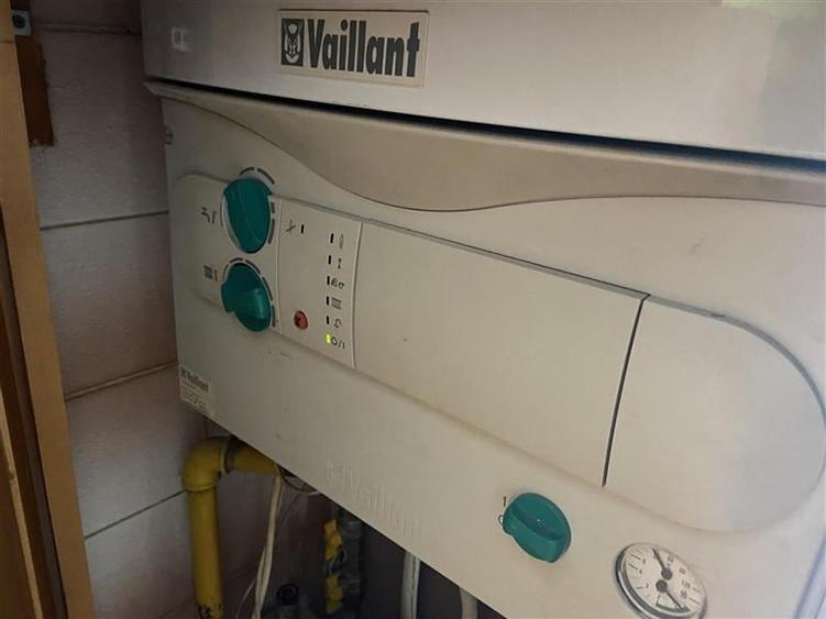 Apartament cu 3 camere decomandat, mobilat în Brăilei