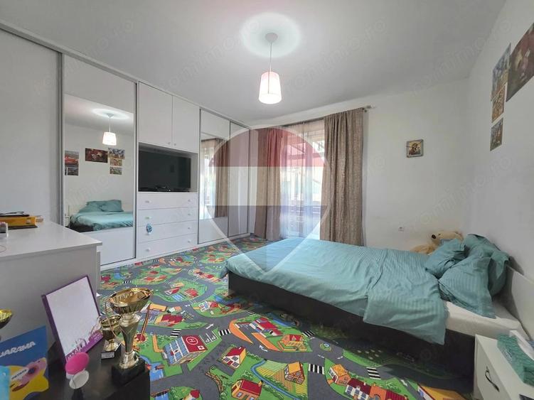 Casă cu Teren 689 Mp în Est