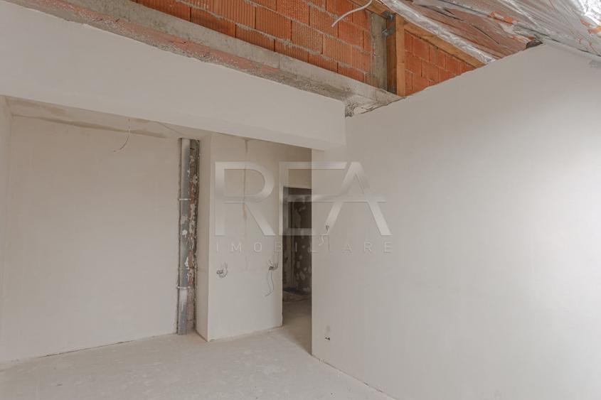 Apartament cu 3 camere semidecomandat în Matei Voievod