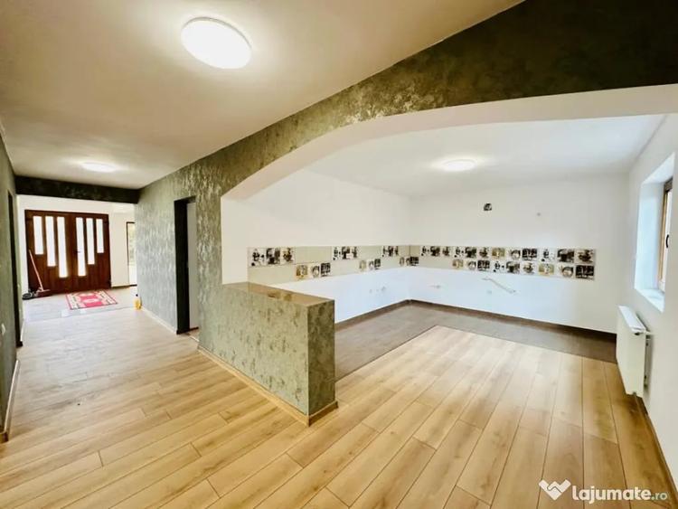Casă cu 5 camere cu Teren 450 Mp în Central