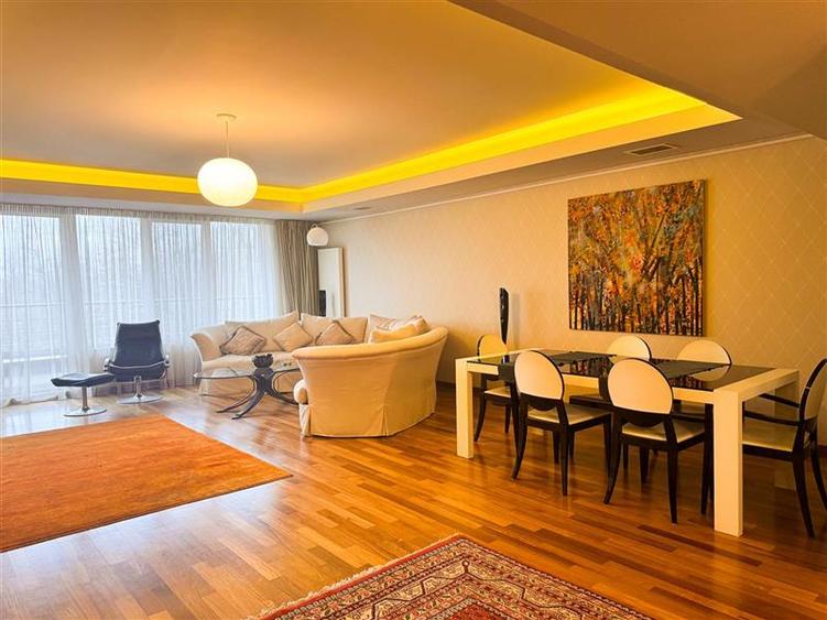 Apartament cu 4 camere decomandat, mobilat în Nordului