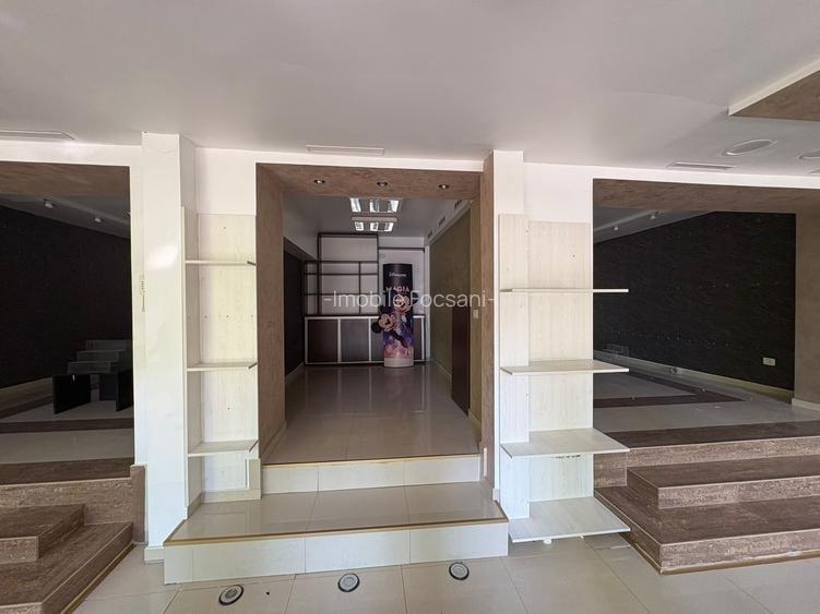 Spațiu comercial, de 90 mp, în Central