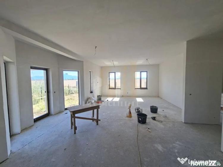 Casă cu 4 camere cu Teren 500 Mp în Sânpetru