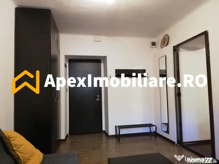 Garsonieră decomandată în P-ța Romană