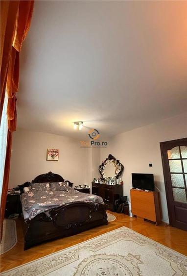 Casă cu 9 camere cu Teren 300 Mp în Lunei