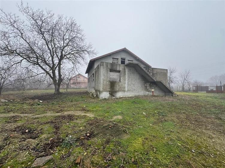 Casă individuală cu 4 camere cu Teren 2000 Mp în Rădulești