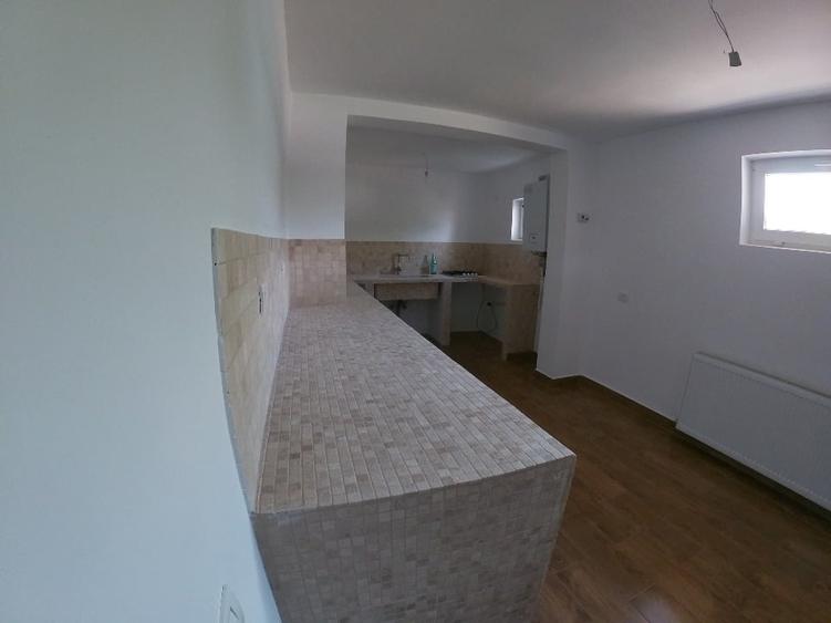 Casă individuală cu 4 camere cu Canalizare în Amara