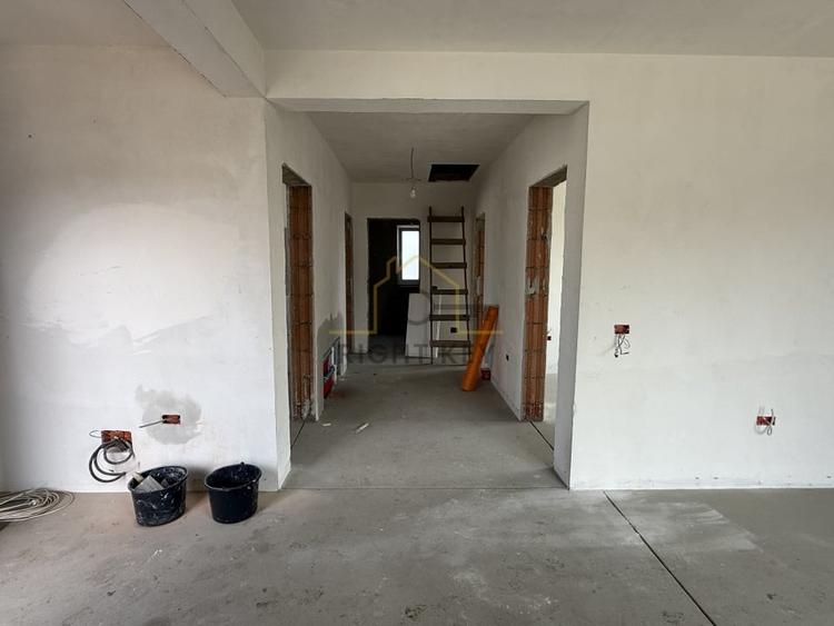 Casă individuală cu 4 camere cu Canalizare în Clinceni