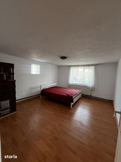 Casă cu 5 camere cu Teren 500 Mp în Priseaca
