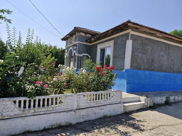 Casă cu 3 camere în Tortoman