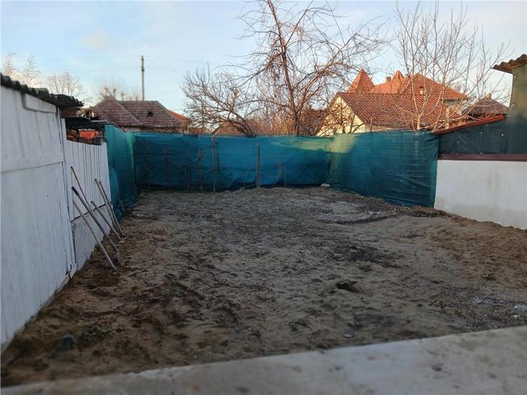 Duplex cu 4 camere cu Canalizare în Plopi