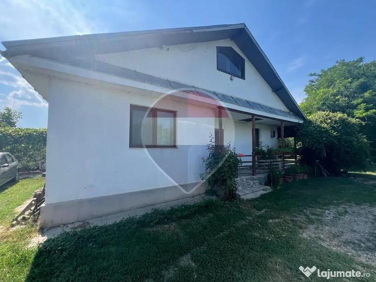 Casă cu 3 camere cu Teren 2244 Mp în Jorăști