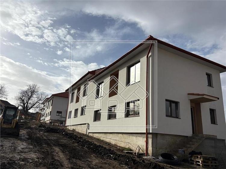 Duplex cu 4 camere cu Canalizare în Șura Mică