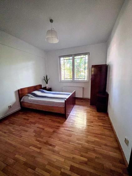 Apartament cu 3 camere decomandat în Jiului