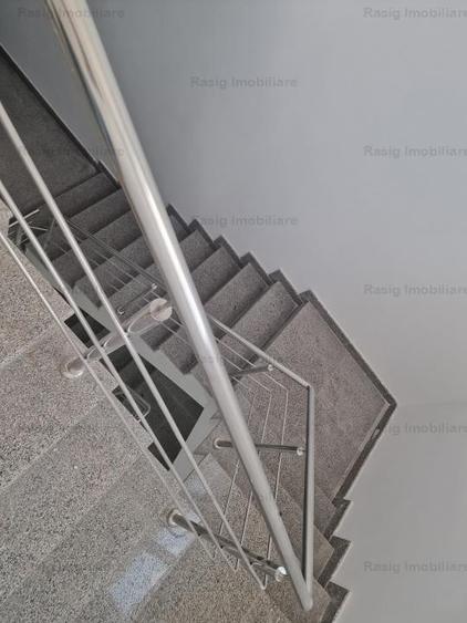 Apartament cu 5 camere decomandat în Parcul Carol