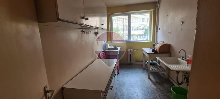 Apartament cu 3 camere semidecomandat, mobilat în Ferdinand