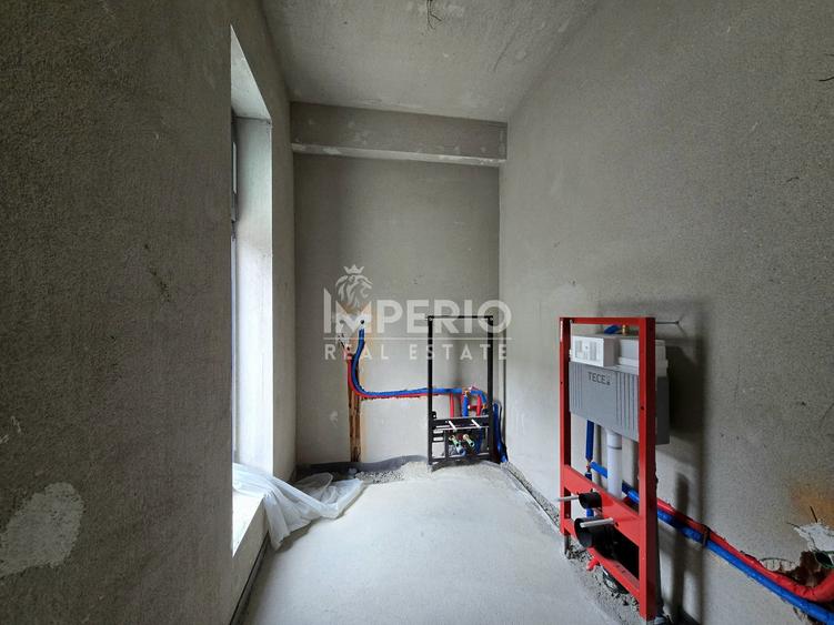 Apartament cu 4 camere semidecomandat în Andrei Mureșanu