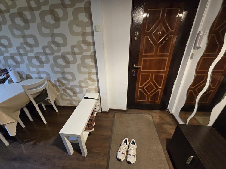 Apartament cu 3 camere decomandat, mobilat în Sebastian